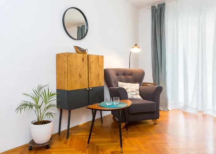 Tia Apartman *