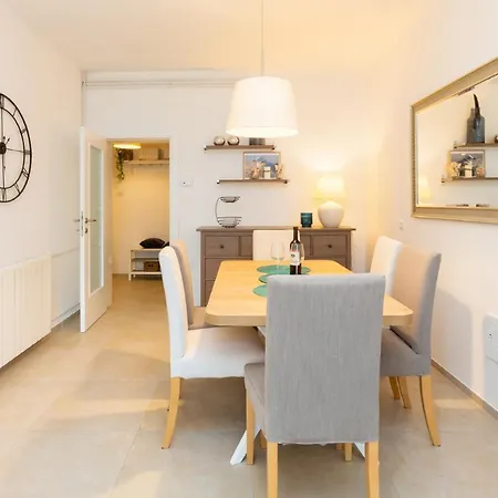 Tia Apartment *
