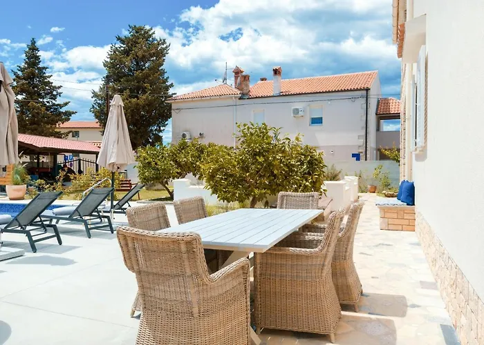 Tia Apartman